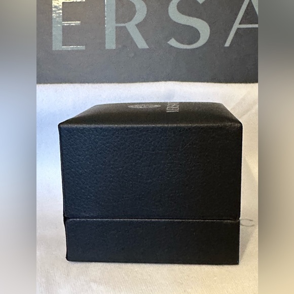 Versace Medusa head string bracelet NEW (AUTHENTIC) - Picture 8 of 9